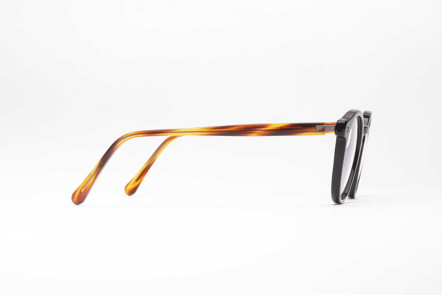 Side View - The Traveler | Round Black Frames, Tortoiseshell Temples - Designer Rx Glasses – Low Nose Bridge